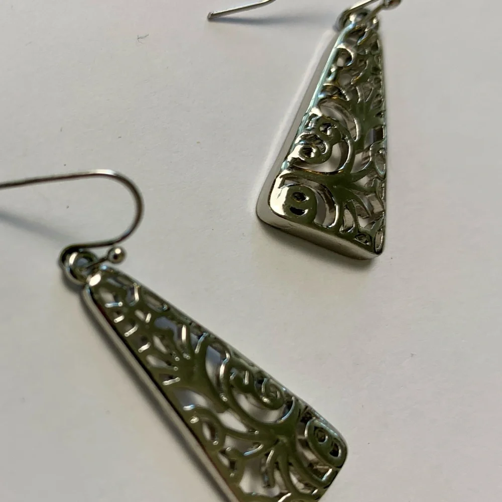 Lia Sophia earrings Silver dangle cut out style - Picture 6 of 9